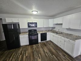 featured image of 1097 Oakview Dr #4