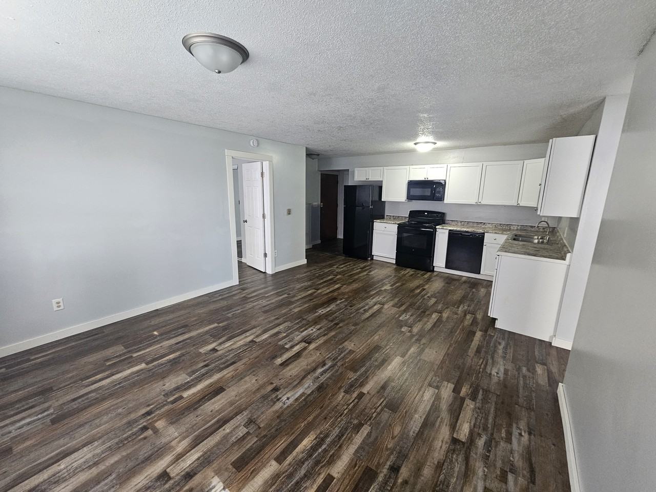 1097 Oakview Dr #4 - Photo 2 of 20