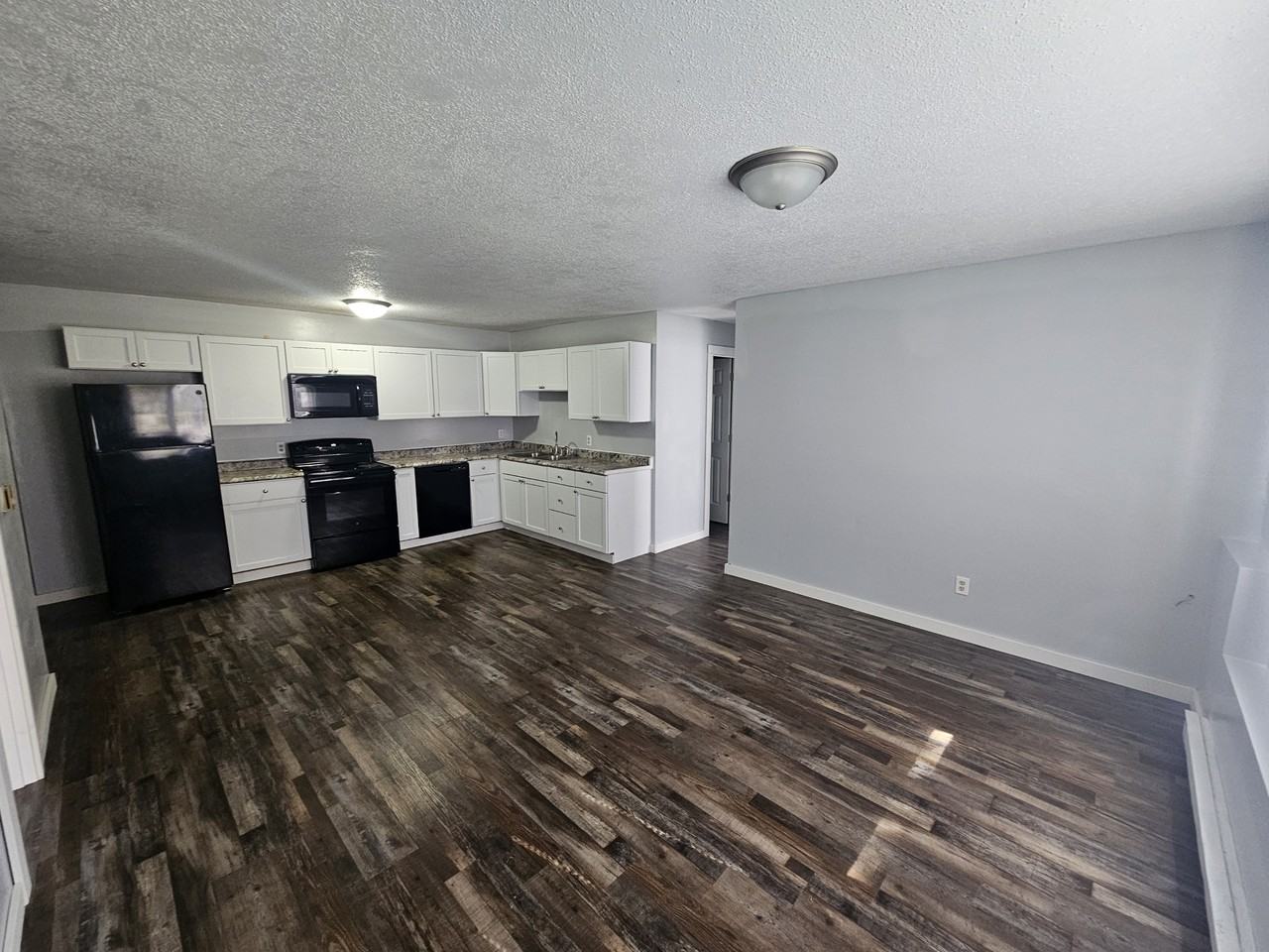 1097 Oakview Dr #4 - Photo 3 of 20