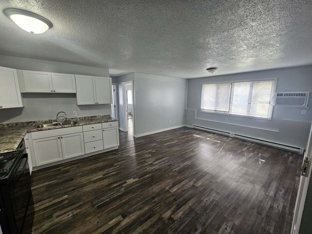1097 Oakview Dr #4 - Photo 4 of 20