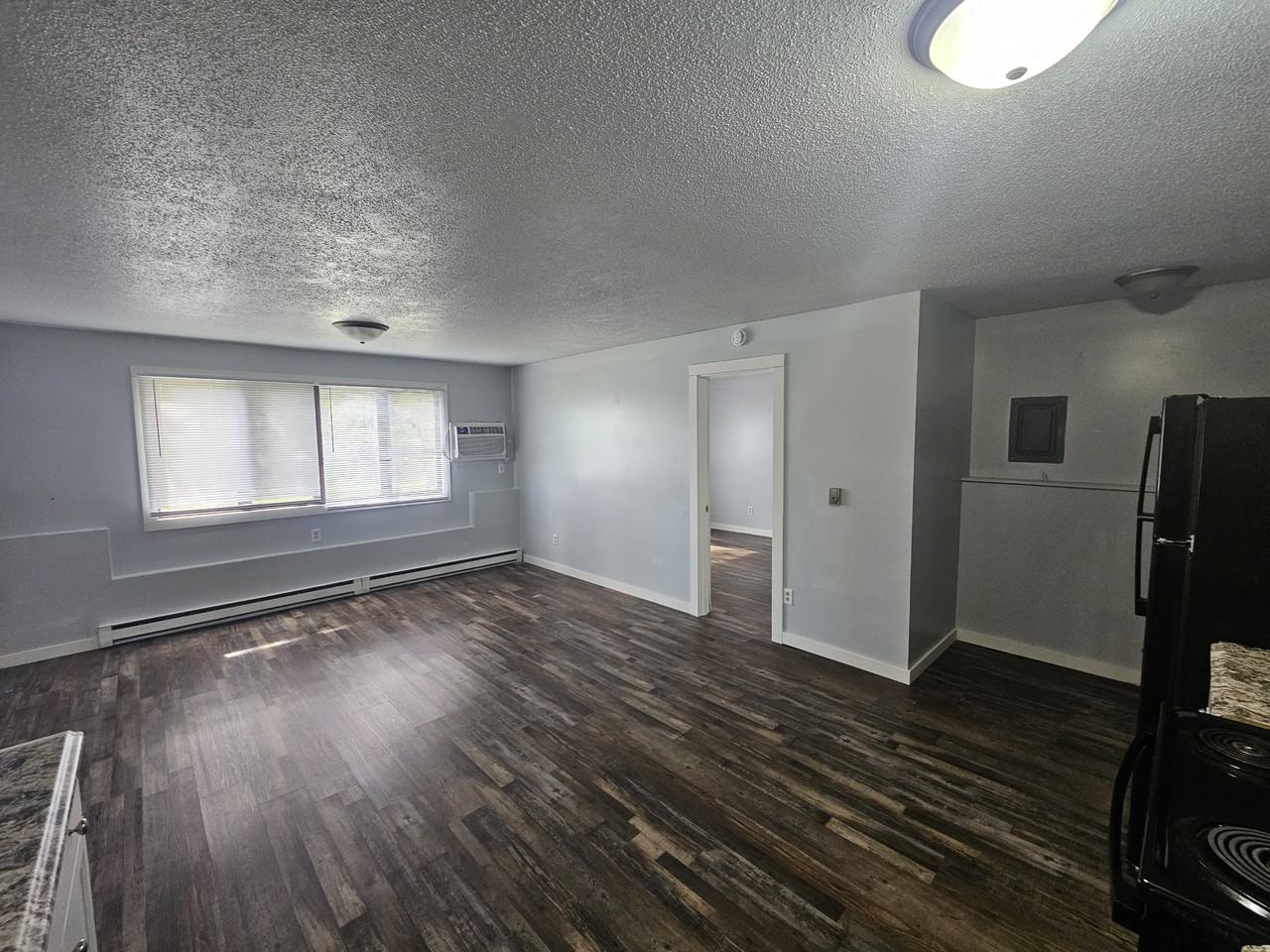 1097 Oakview Dr #4 - Photo 5 of 20