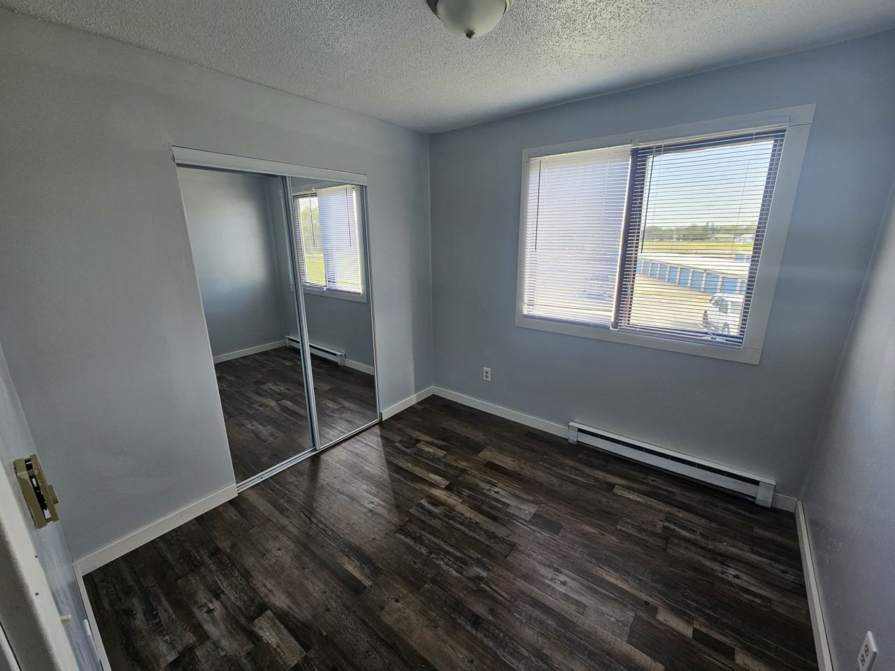 1097 Oakview Dr #4 - Photo 7 of 20