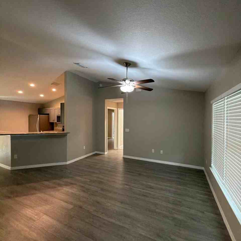8282 Se 161st St - Photo 3 of 21