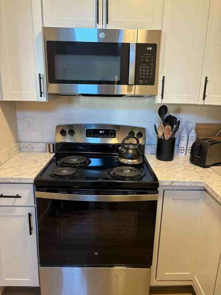1320 Bradley Dr - Photo 5 of 23
