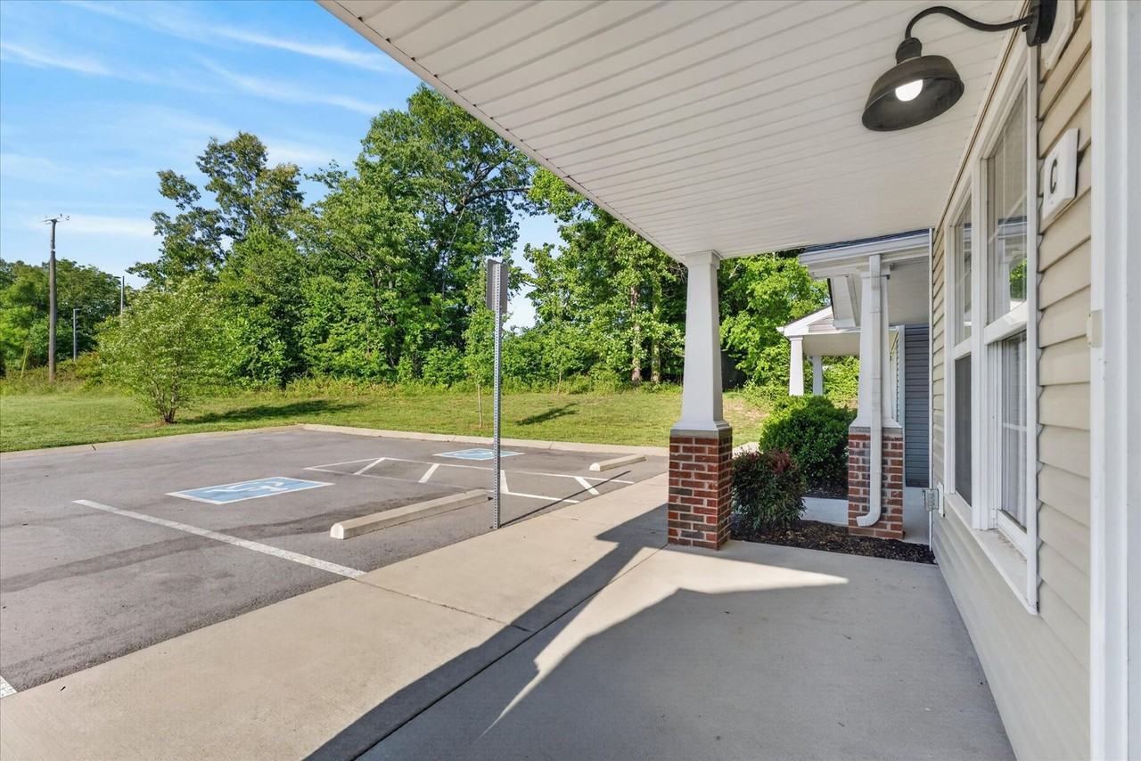 645 Stowe Ct - Photo 7 of 39