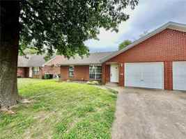 featured image of 802 E Kara Ln