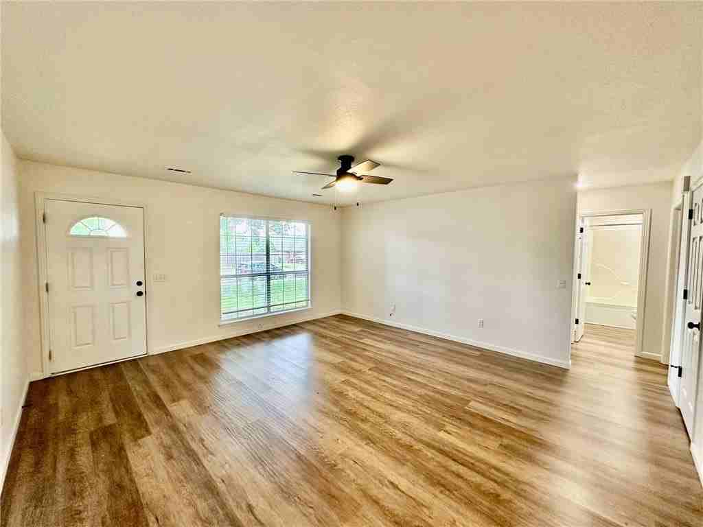 802 E Kara Ln - Photo 2 of 22