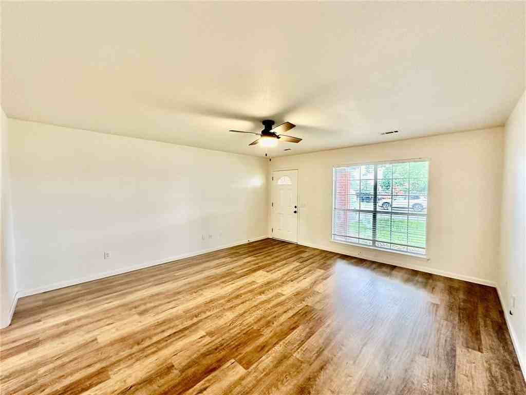 802 E Kara Ln - Photo 3 of 22