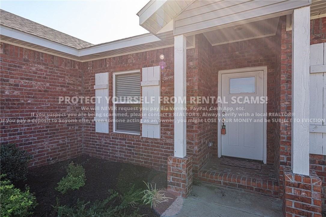 211 Grove Ln - Photo 3 of 17