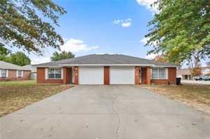 featured image of 707 E Kara Ln