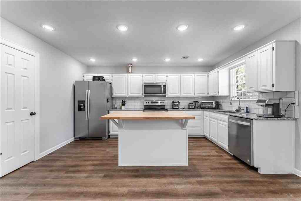 707 E Kara Ln - Photo 3 of 21