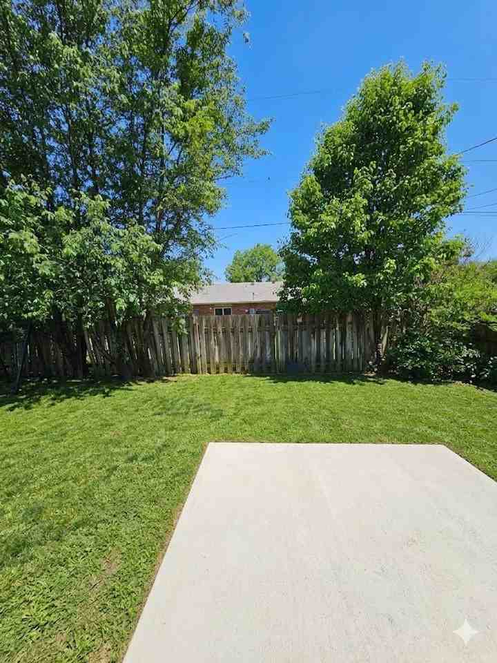 708 S 23rd St - Photo 5 of 15