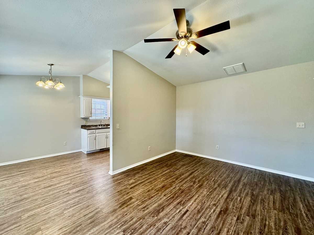 1006 Richmond St #1 - Photo 3 of 25