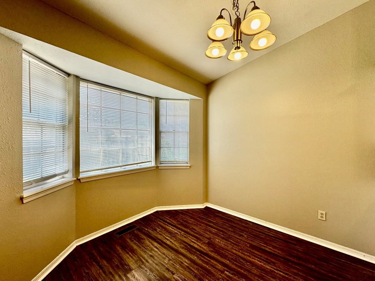 1006 Richmond St #1 - Photo 4 of 25