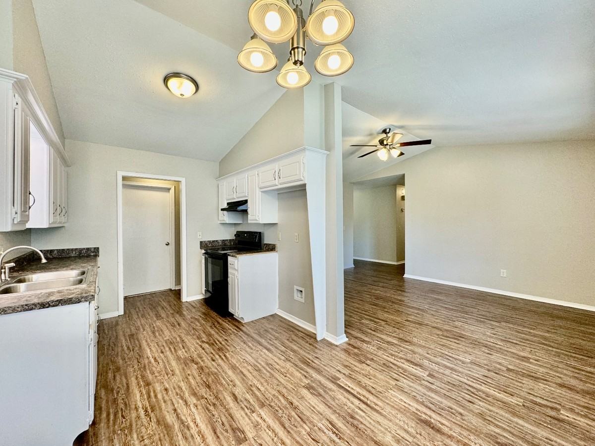 1006 Richmond St #1 - Photo 5 of 25