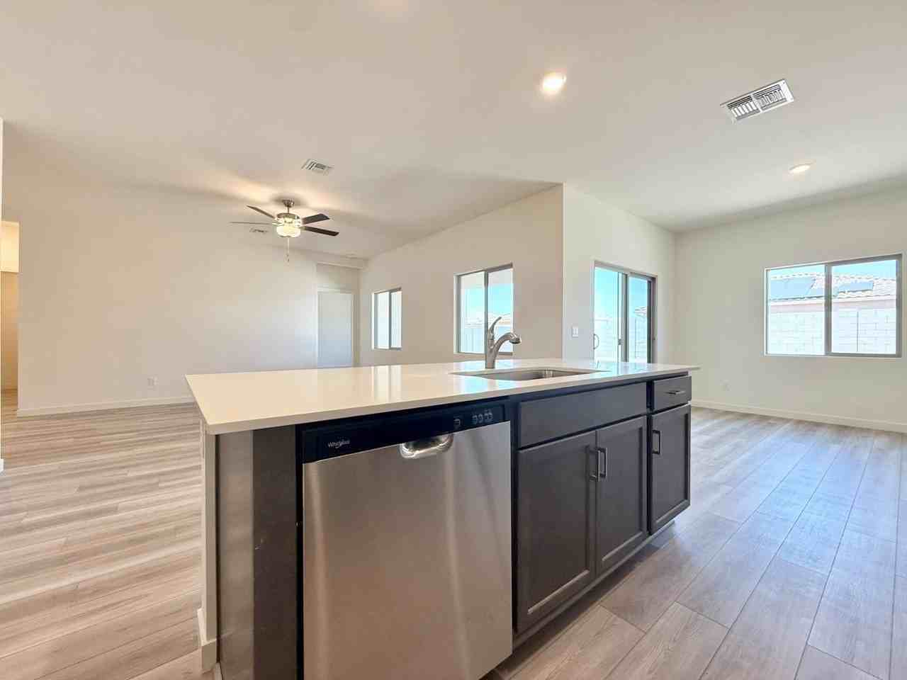 634 W Red Hawk Ct - Photo 4 of 21