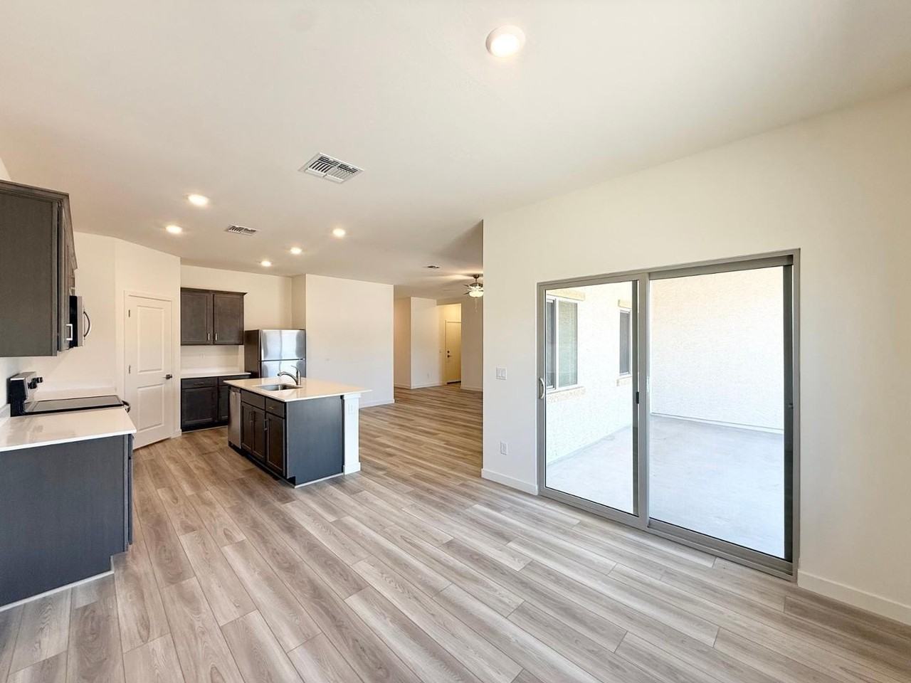 634 W Red Hawk Ct - Photo 5 of 21