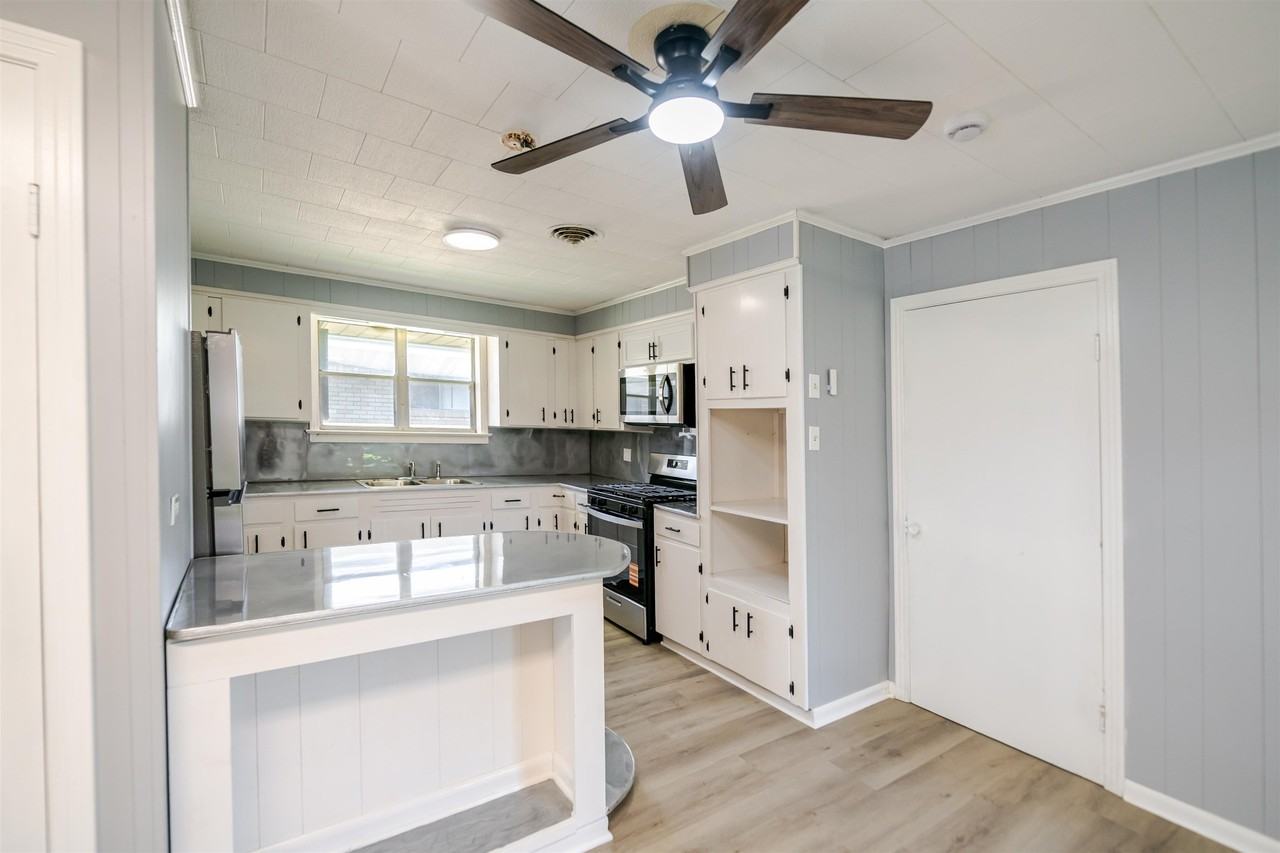 123 Adoue St - Photo 3 of 15