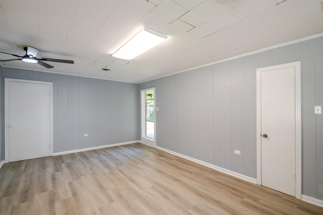 123 Adoue St - Photo 5 of 15