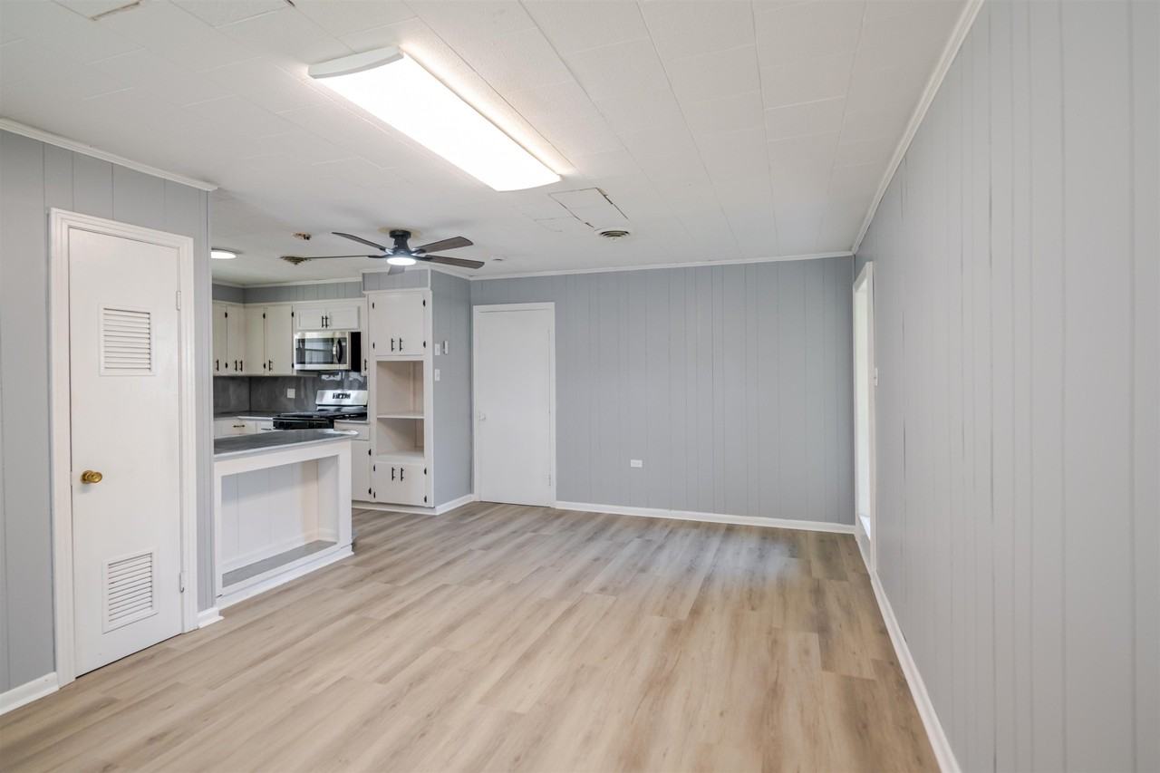 123 Adoue St - Photo 6 of 15