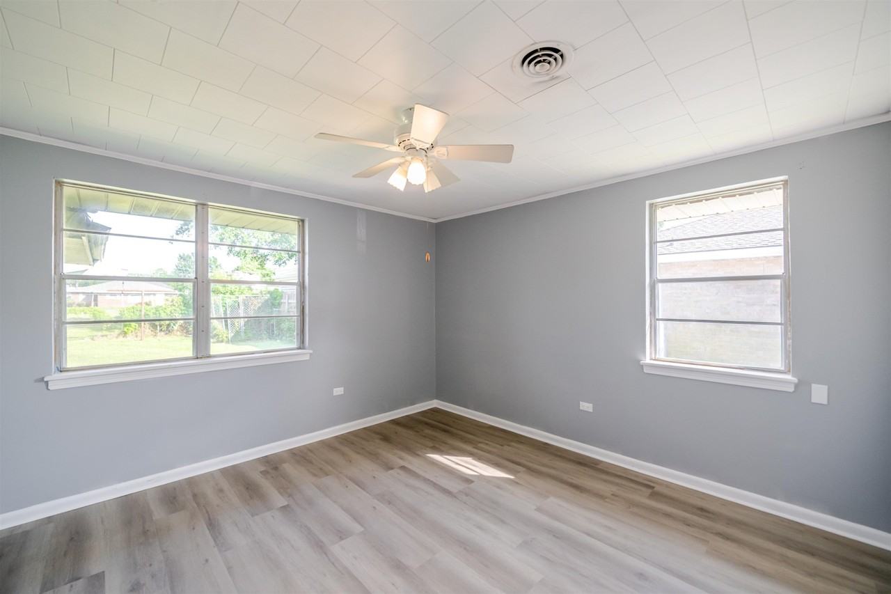 123 Adoue St - Photo 7 of 15