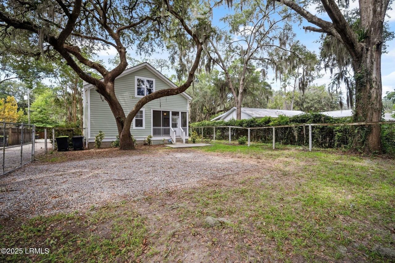 1301 Newcastle St - Photo 4 of 32