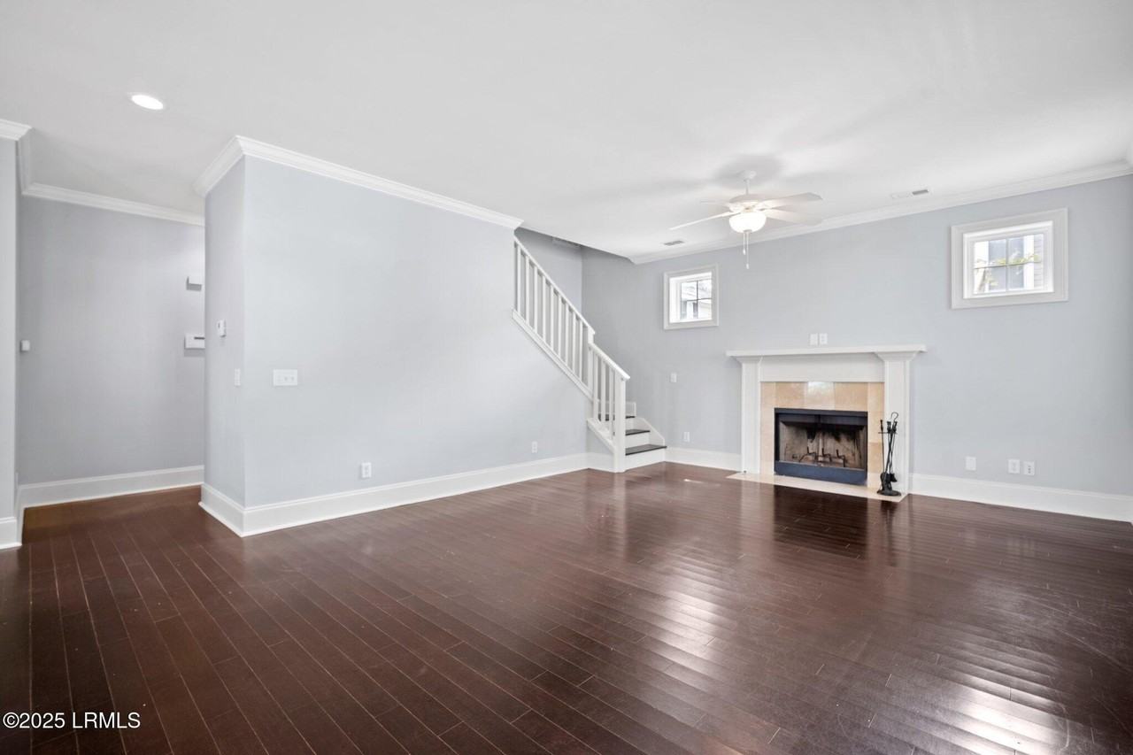 1301 Newcastle St - Photo 6 of 32