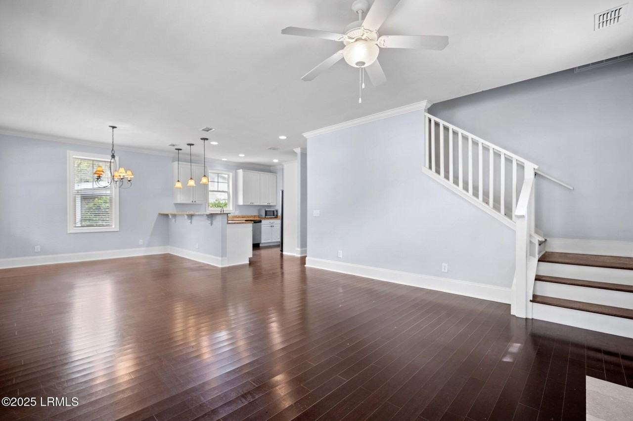 1301 Newcastle St - Photo 7 of 32