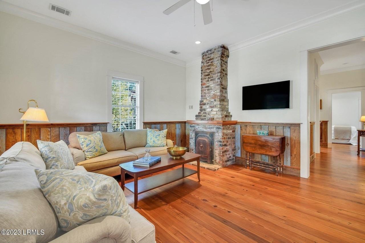 1104 Greene St - Photo 4 of 30