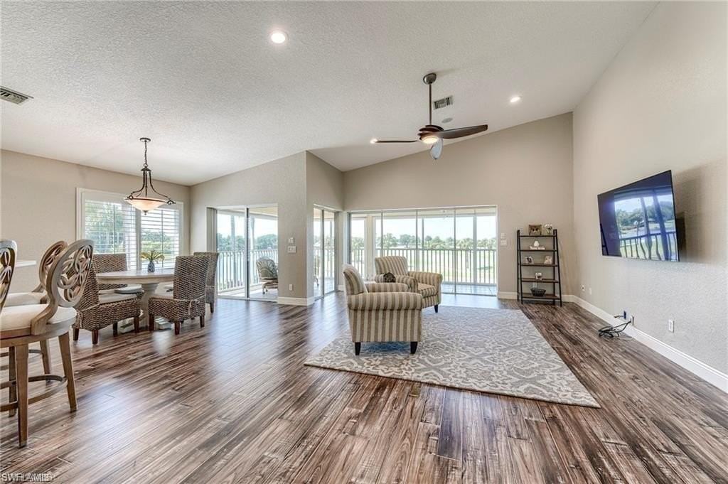 8460 Southbridge Dr #2 - Photo 4 of 35