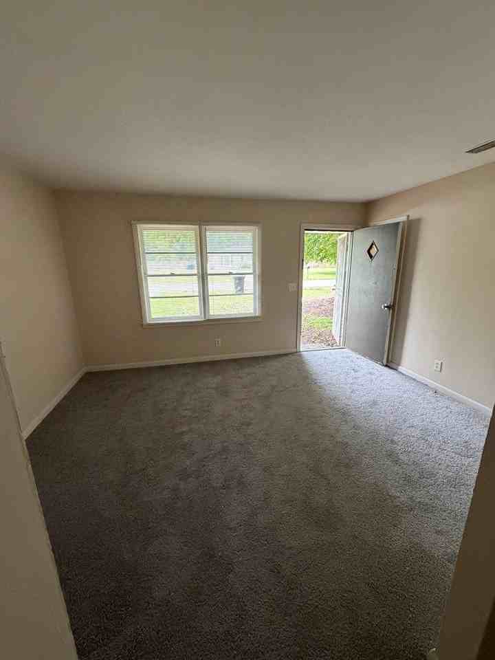 1537 Celia Dr - Photo 2 of 11