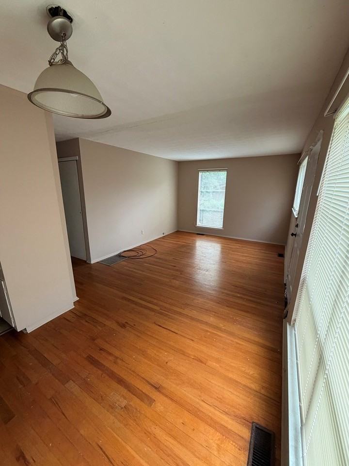 3227 Urban Ave - Photo 3 of 10