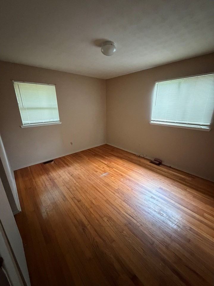 3227 Urban Ave - Photo 7 of 10