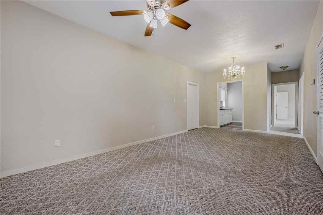 1622 Woodlawn Dr - Photo 3 of 17