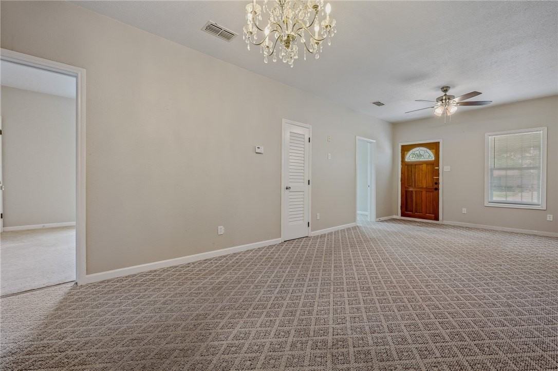1622 Woodlawn Dr - Photo 5 of 17