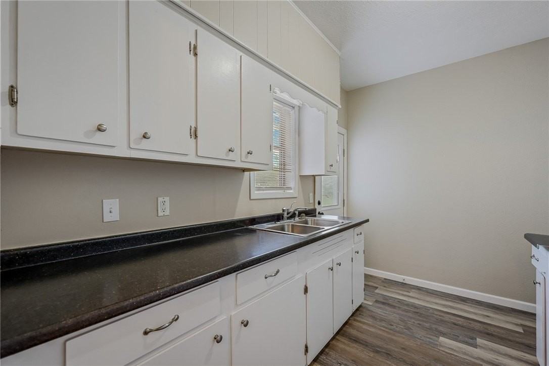 1622 Woodlawn Dr - Photo 6 of 17