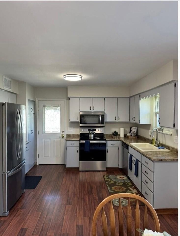 3566 Tillbury Ave - Photo 7 of 50
