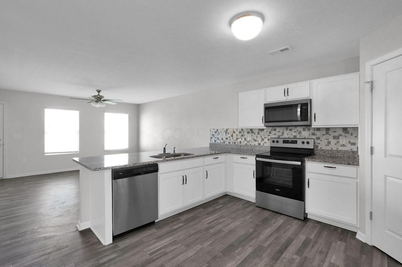 1881 Erika Dr - Photo 5 of 15