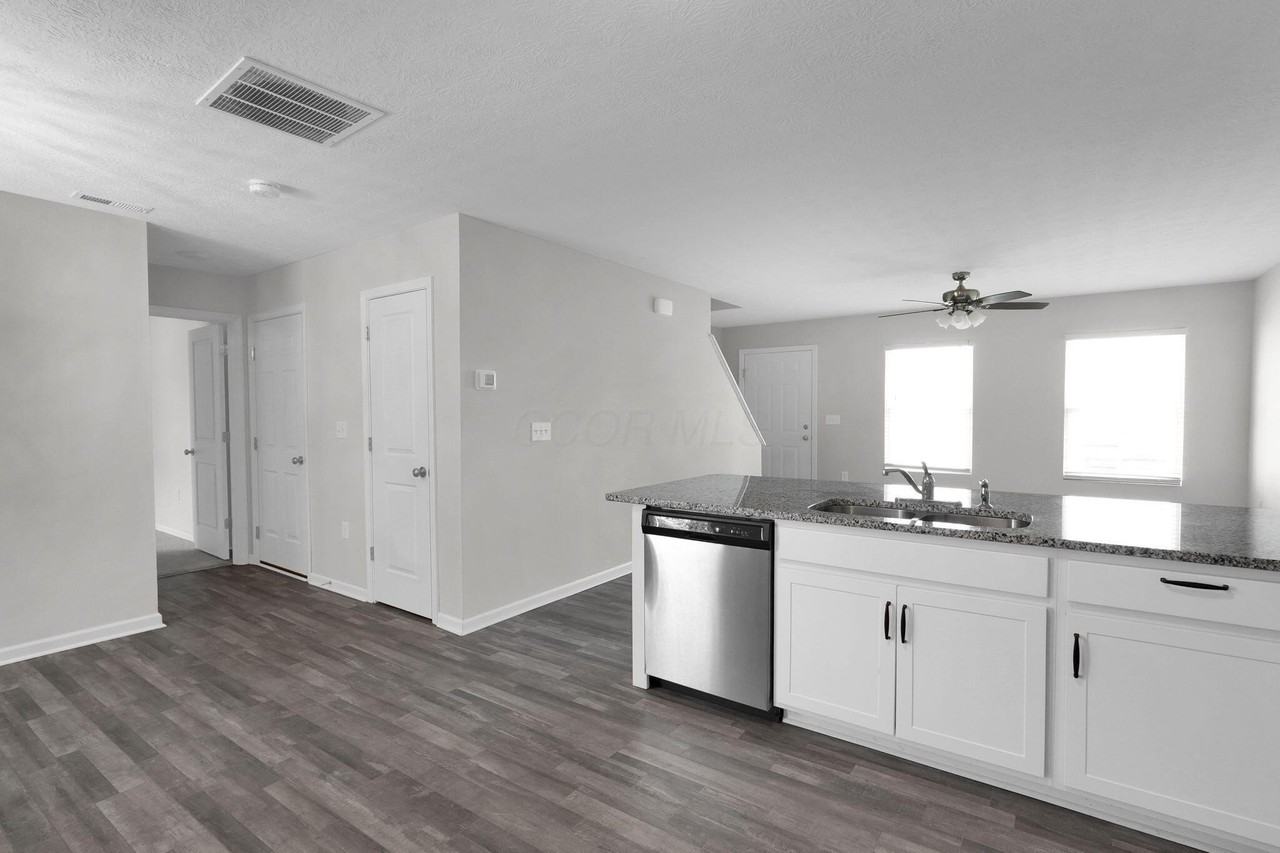 1881 Erika Dr - Photo 6 of 15