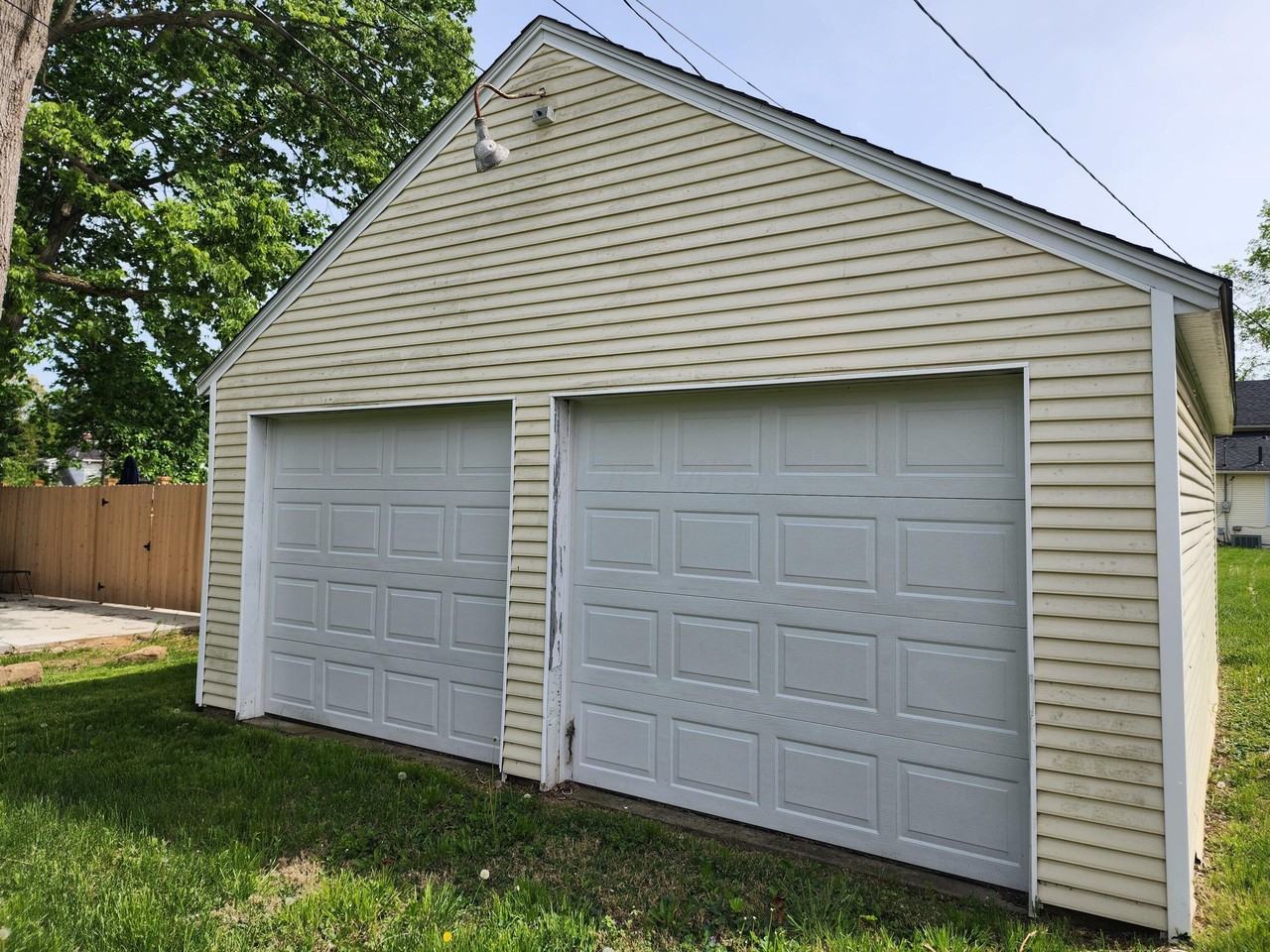 407 King St - Photo 2 of 23