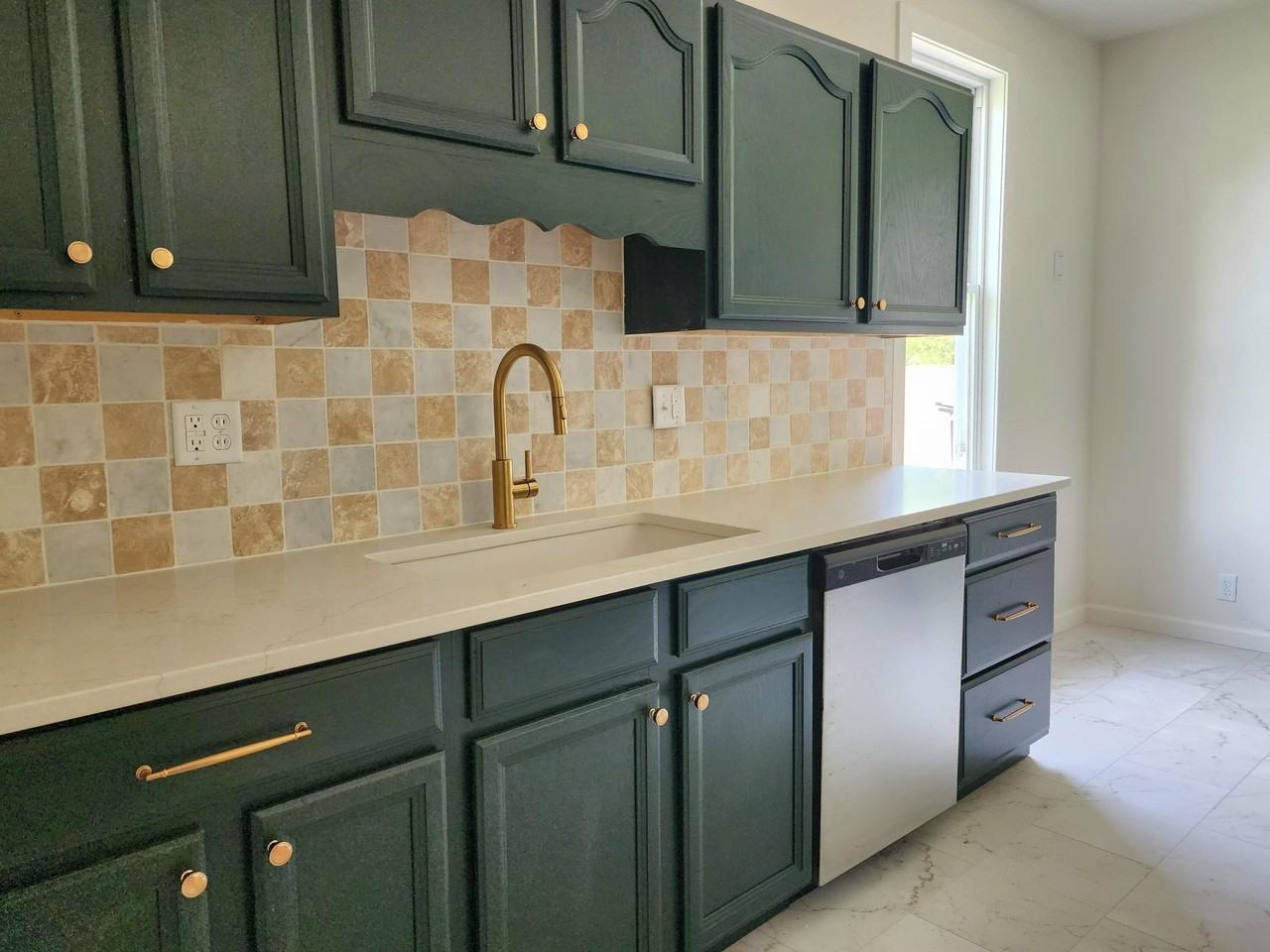 407 King St - Photo 5 of 23