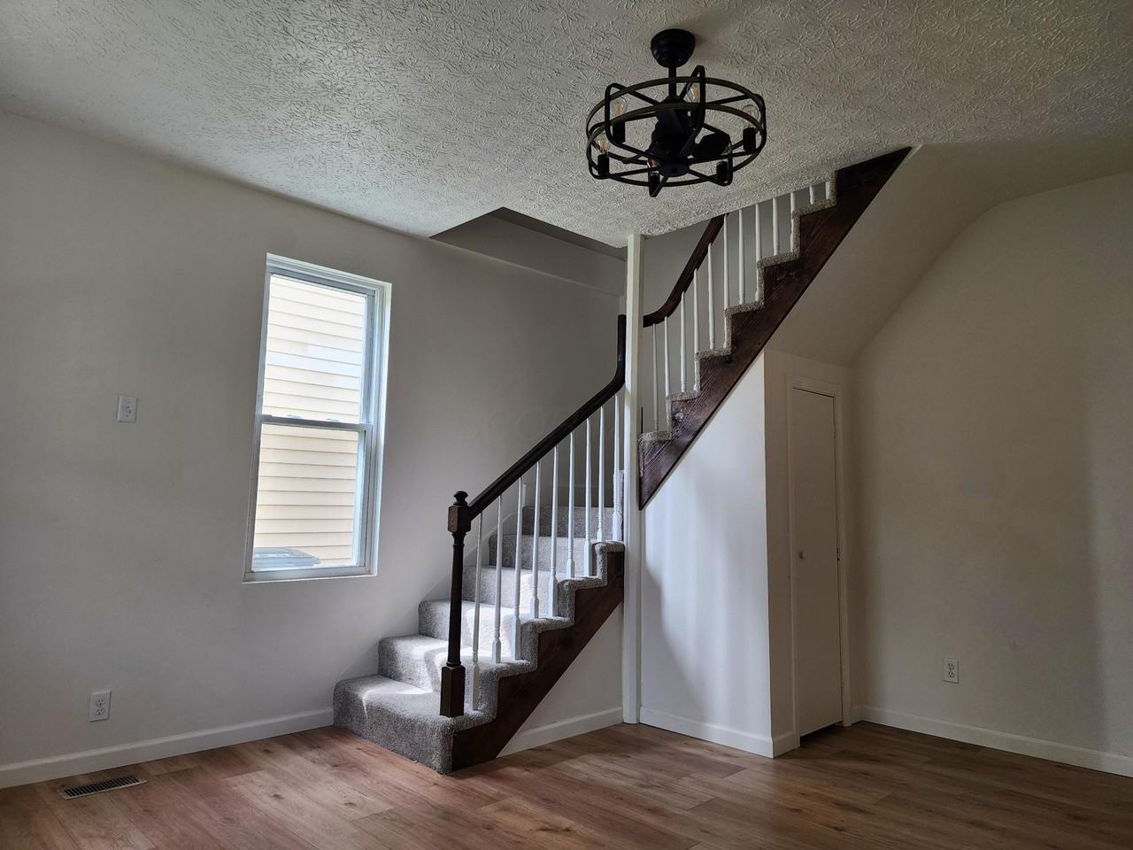 407 King St - Photo 7 of 23