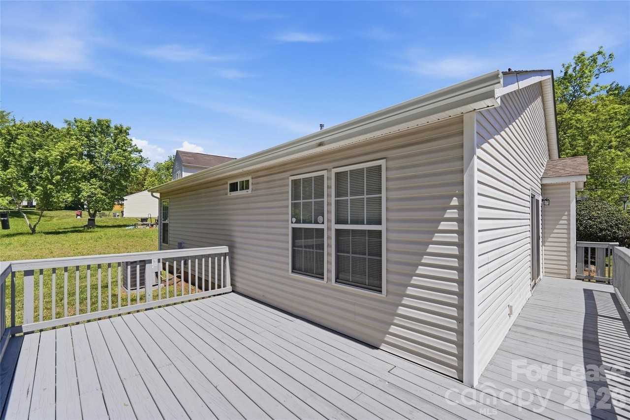 9740 Veronica Dr - Photo 5 of 21