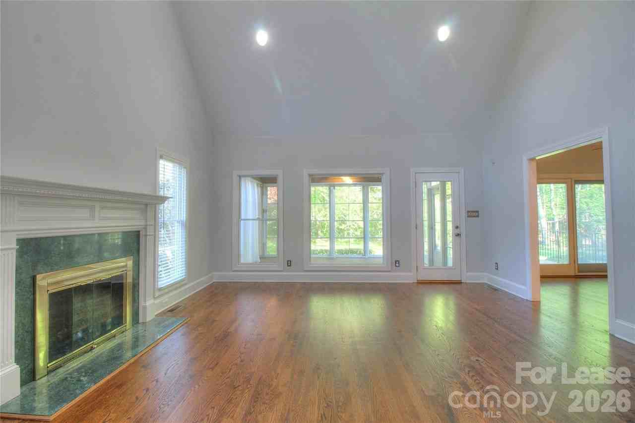 1217 Weddington Hills Dr - Photo 7 of 32