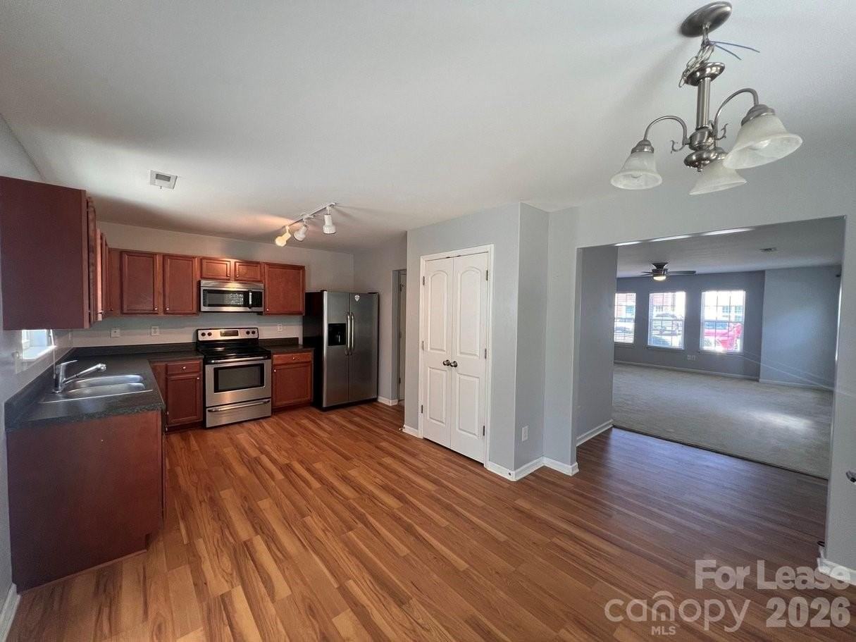 9505 Drains Bay Ct - Photo 3 of 29
