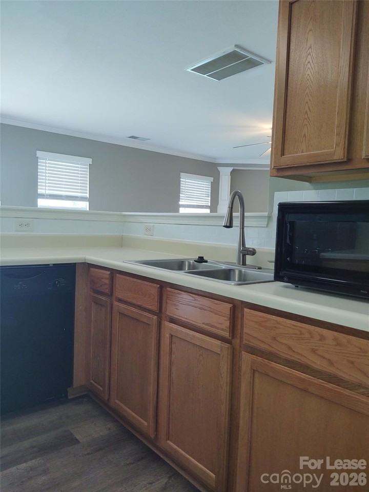 7302 Woodbourne Ln - Photo 4 of 17