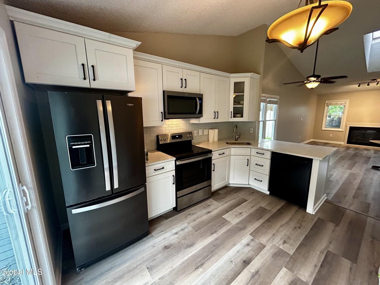46 Westchester Dr - Photo 3 of 19
