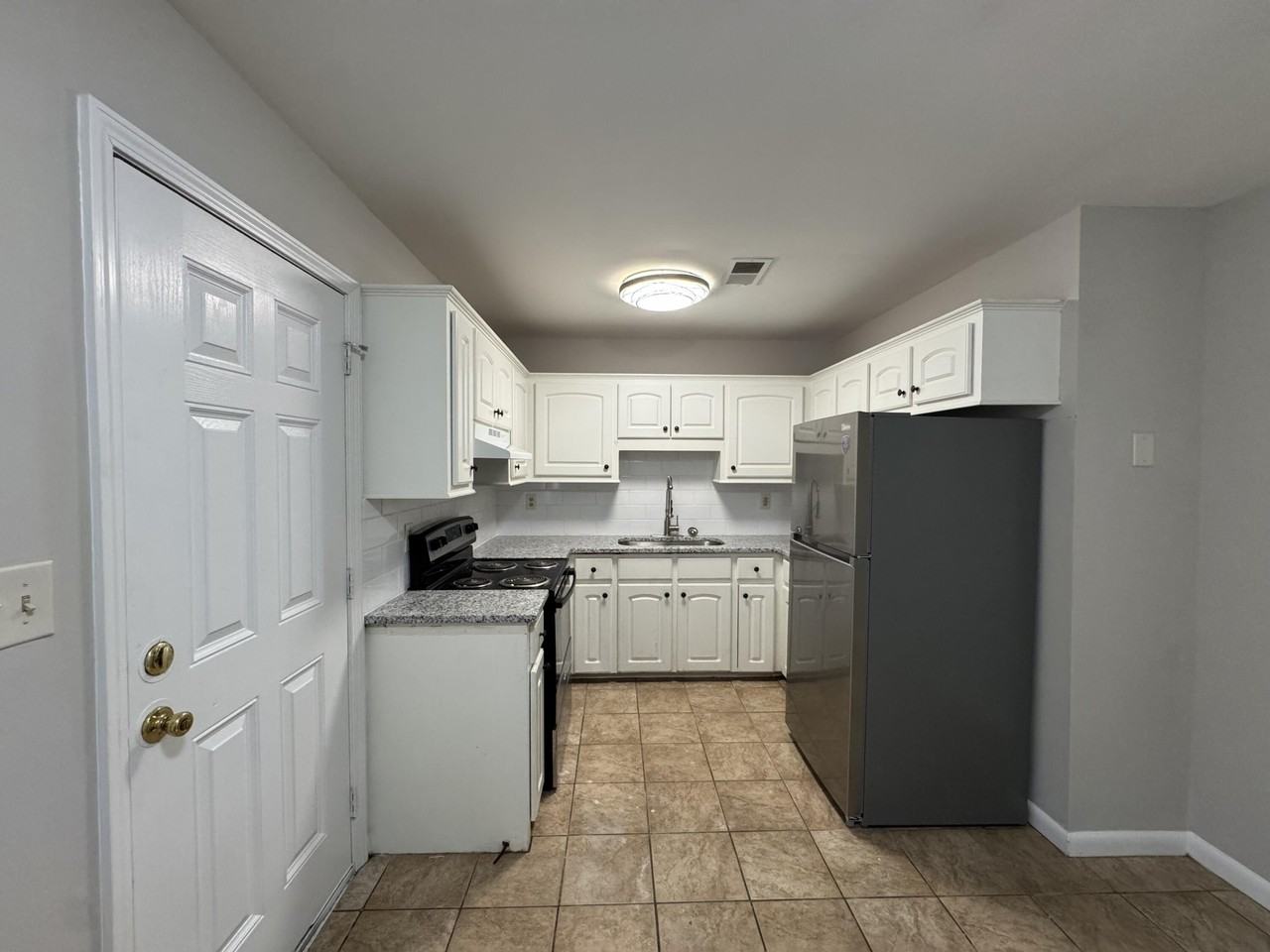 7911 Angel Ct - Photo 3 of 15