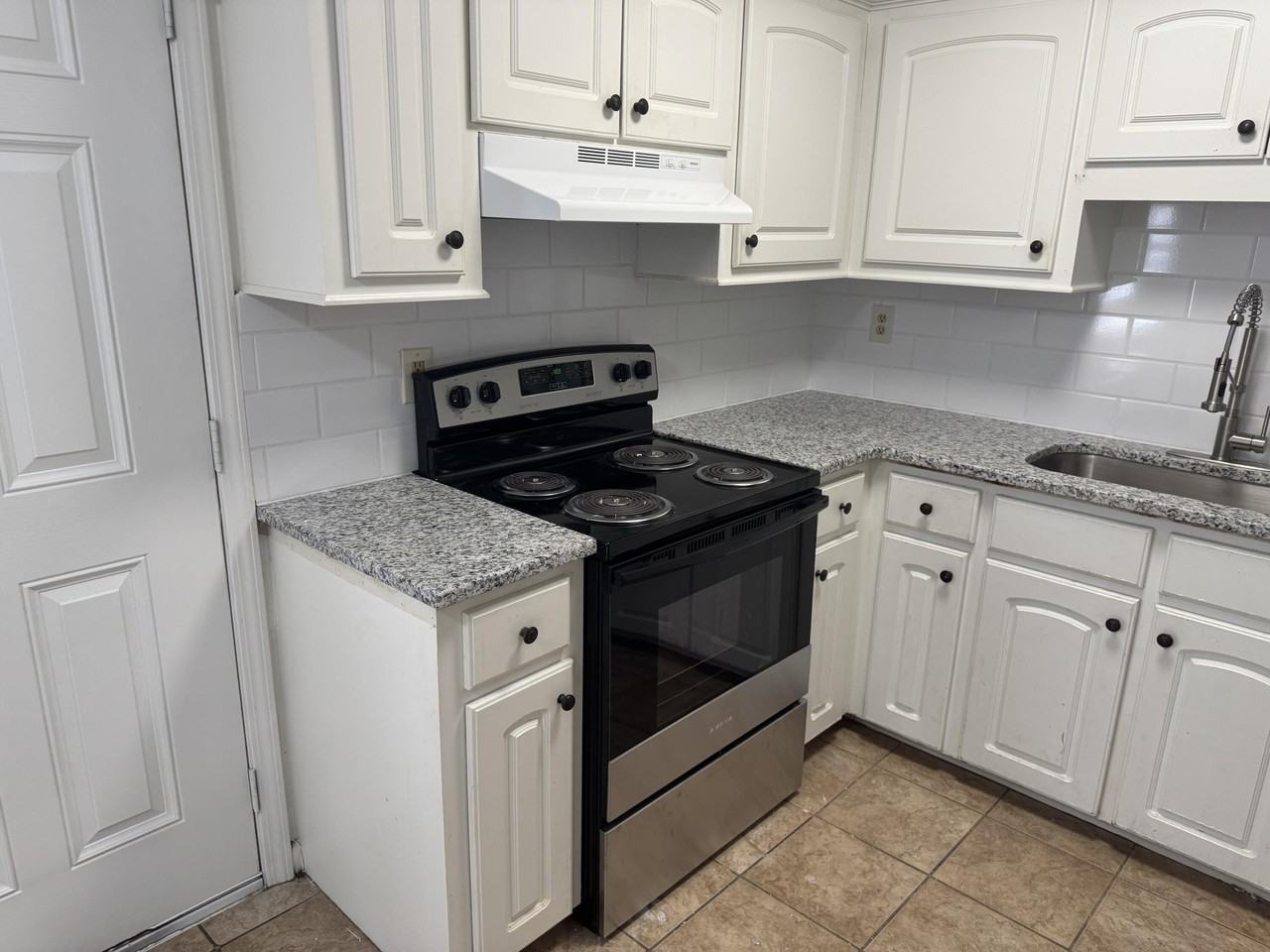 7911 Angel Ct - Photo 6 of 15