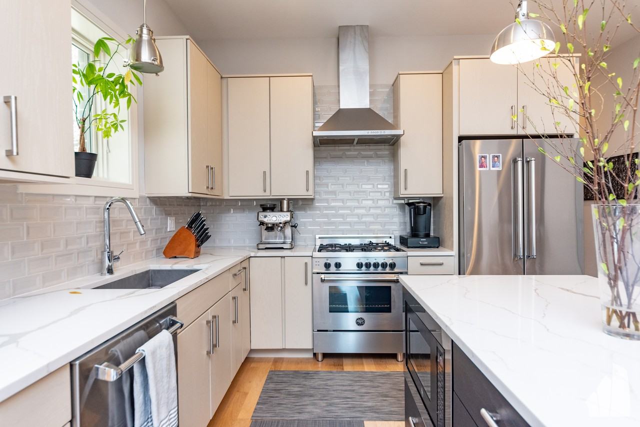 3049 N Clybourn Ave #1 - Photo 4 of 20